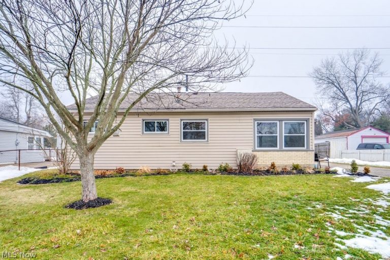 1203 Sarlson Avenue, Akron, OH - Photo 3