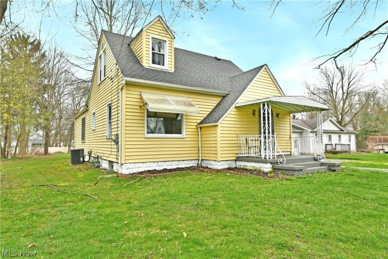 4890 Myrtle Avenue, Warren, OH - Photo 2