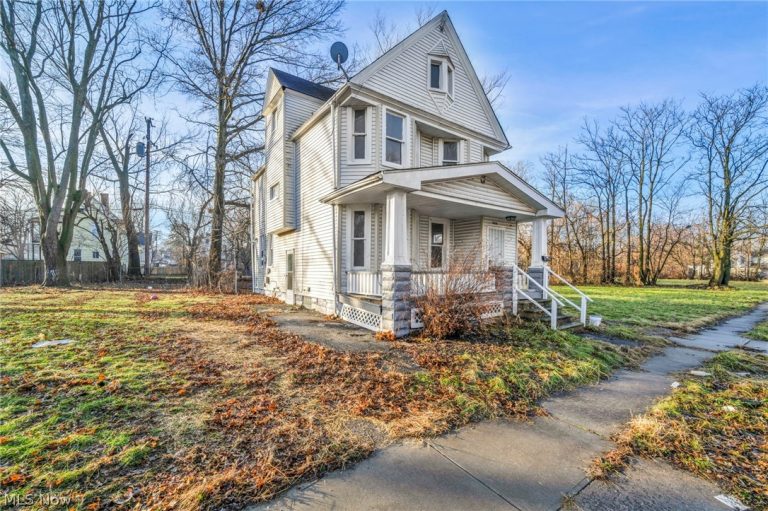 8110 Melrose Avenue, Cleveland, OH - Photo 3