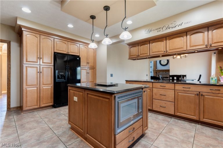 2903 Aylesbury Street, North Canton, OH - Photo 3