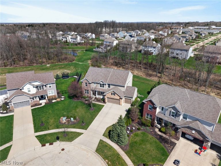 18079 Clare Court, Strongsville, OH - Photo 4
