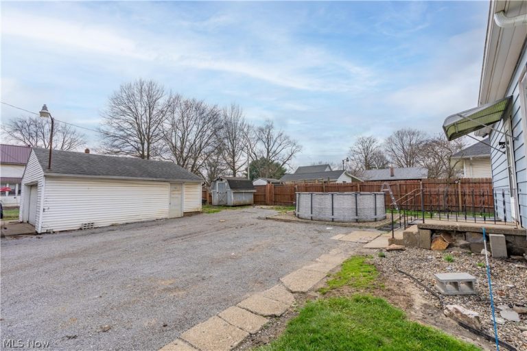 12020 Easton Street, Alliance, OH - Photo 5