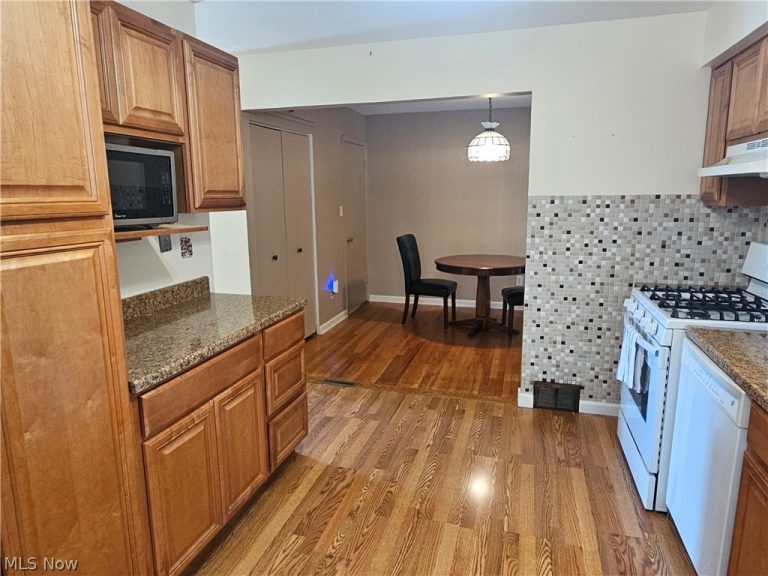 5770 Pemberton Drive, Brook Park, OH - Photo 4