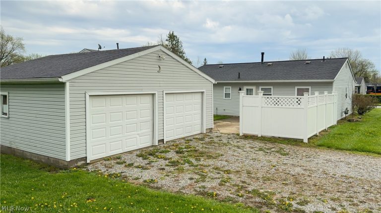 9841 Green Drive, Windham, OH - Photo 3