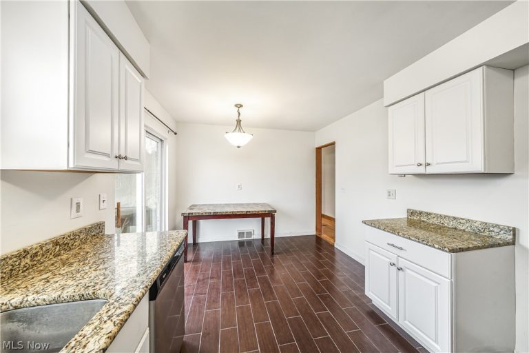 5216 Kuszmaul Avenue, Warren, OH - Photo 6