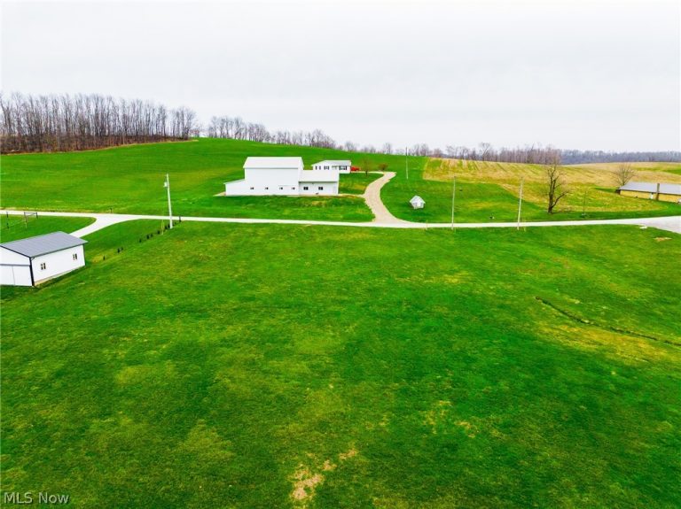 8919 Township Road 566, Holmesville, OH - Photo 5