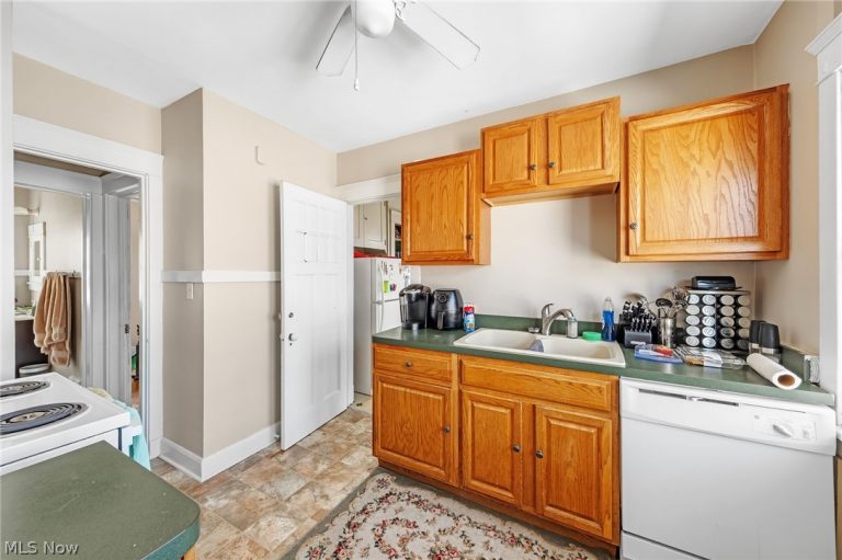 2114 Elbur Avenue, Lakewood, OH - Photo 8