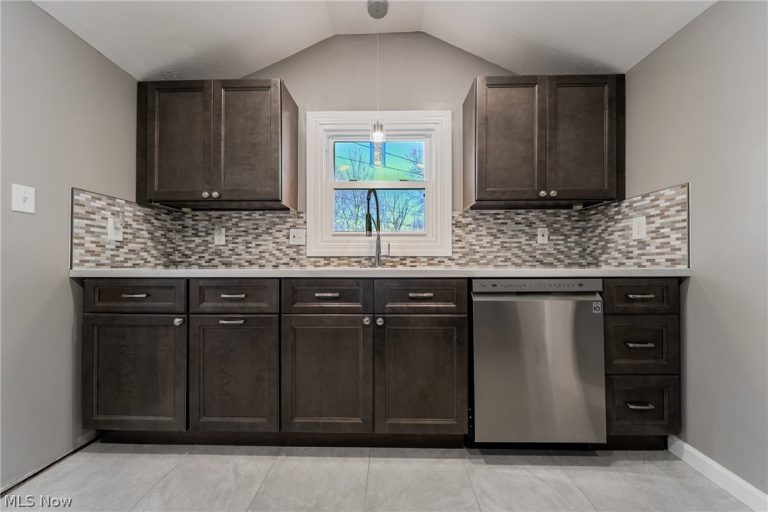 2745 Rockefeller Road, Willoughby Hills, OH - Photo 5
