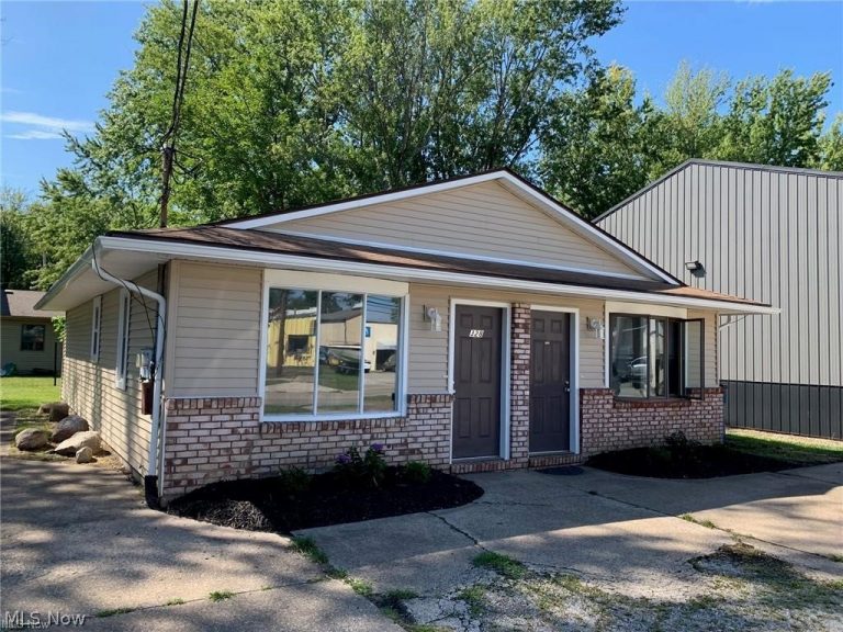 326/328 Abbe Road, Sheffield Lake, OH - Photo 2