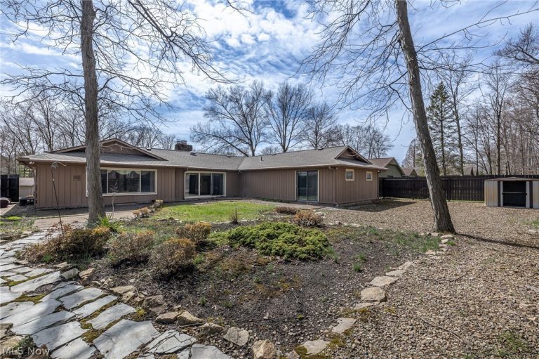 17338 Ridge Creek Road, Strongsville, OH - Photo 4