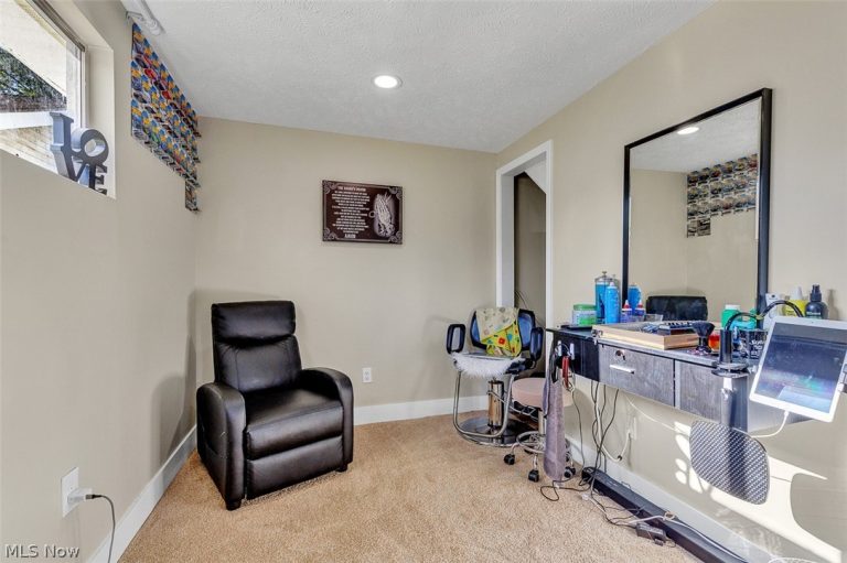 523 Purdue Avenue, Elyria, OH - Photo 5