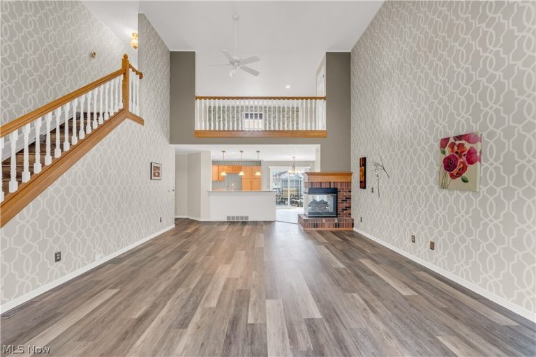 16090 Yarmouth Oval, Middleburg Heights, OH - Photo 5
