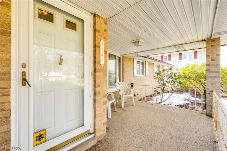 1196 Skyline Drive, Seven Hills, OH - Photo 4