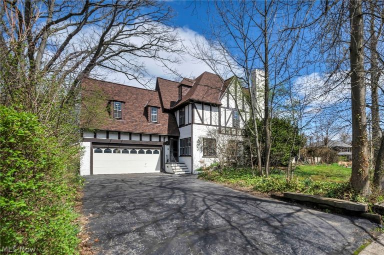 1284 Overlook Road, Lakewood, OH, 44107