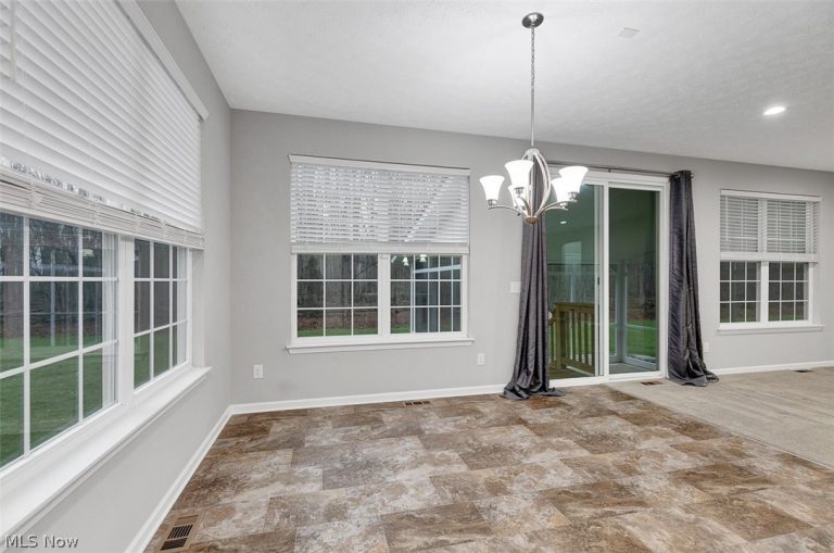 6584 Amber Way, North Ridgeville, OH - Photo 4