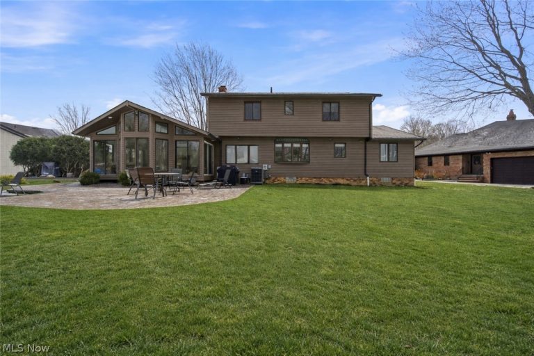 424 Locklie Drive, Highland Heights, OH - Photo 2