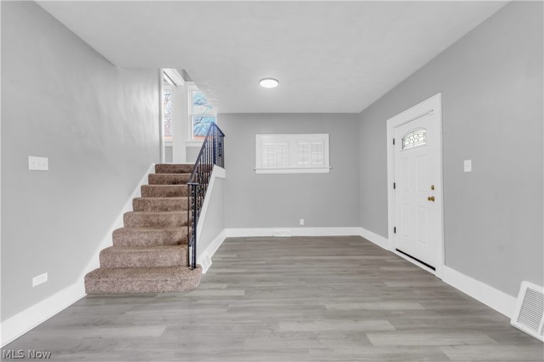 516 Whitney Avenue, Akron, OH - Photo 5