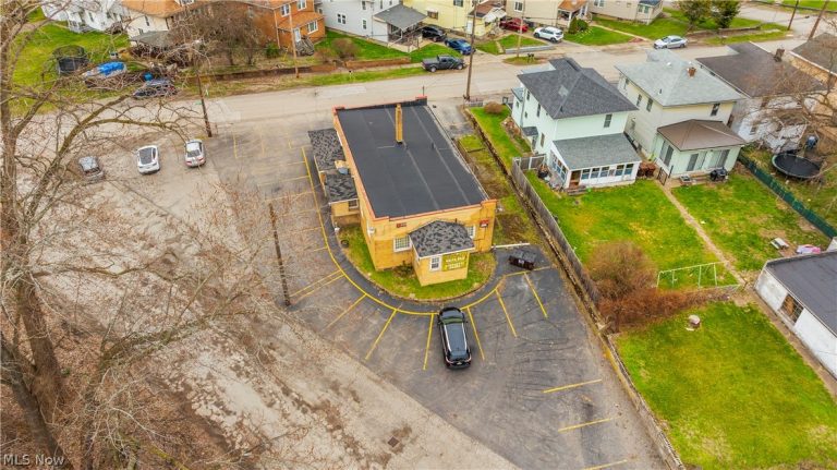 802 Standard Avenue, Masury, OH - Photo 8