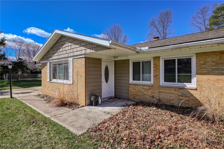 9102 Tanglewood Road, Macedonia, OH - Photo 3