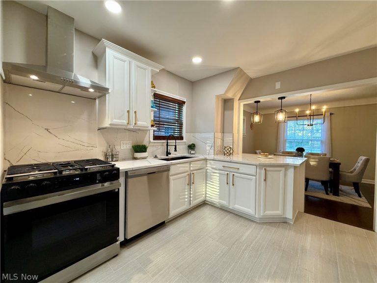 2216 Barrington Road, University Heights, OH - Photo 2