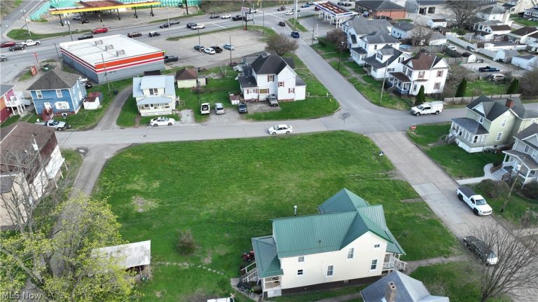 627 33rd Street, Parkersburg, WV - Photo 8