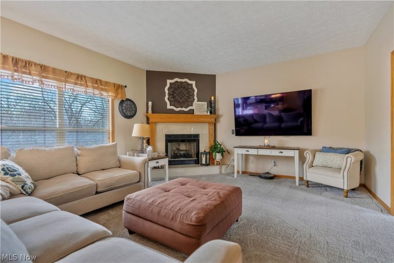 6962 Maple Glen Avenue, North Canton, OH - Photo 3