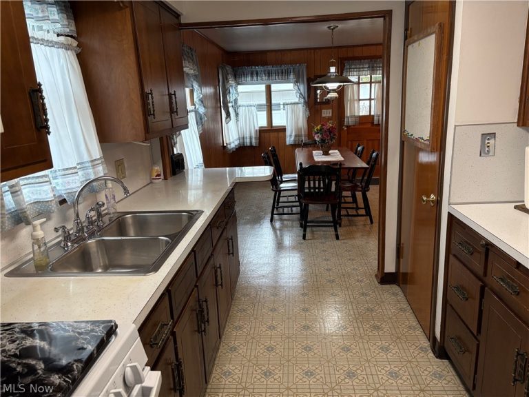 1442 Youll Street, Niles, OH - Photo 5