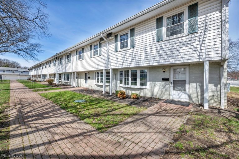15 Meadowlawn Drive #9, Mentor, OH - Photo 4