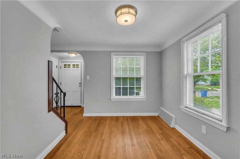 19702 Pawnee Avenue, Cleveland, OH - Photo 3