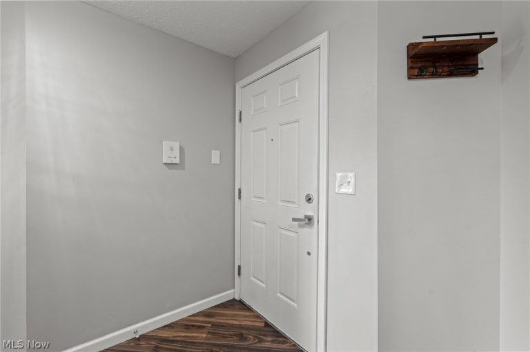 5547 Beavercrest Drive #211, Lorain, OH - Photo 4
