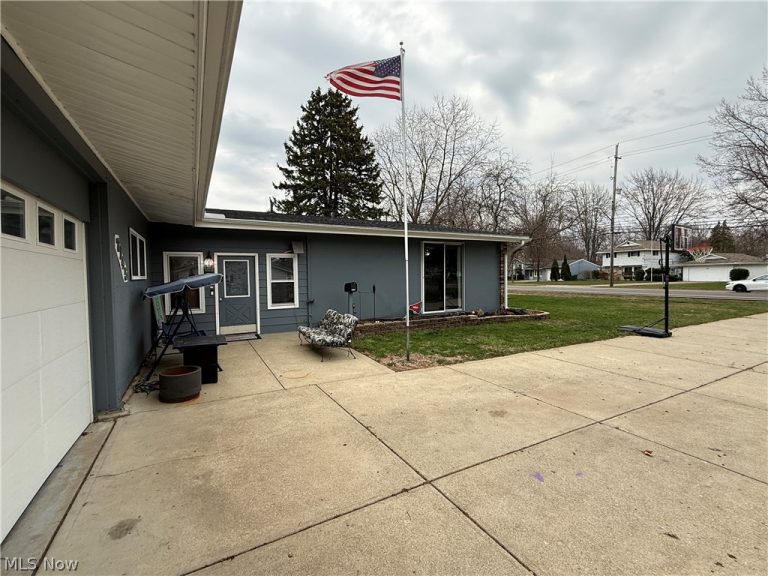 7145 Lakeshore Boulevard, Mentor, OH - Photo 3