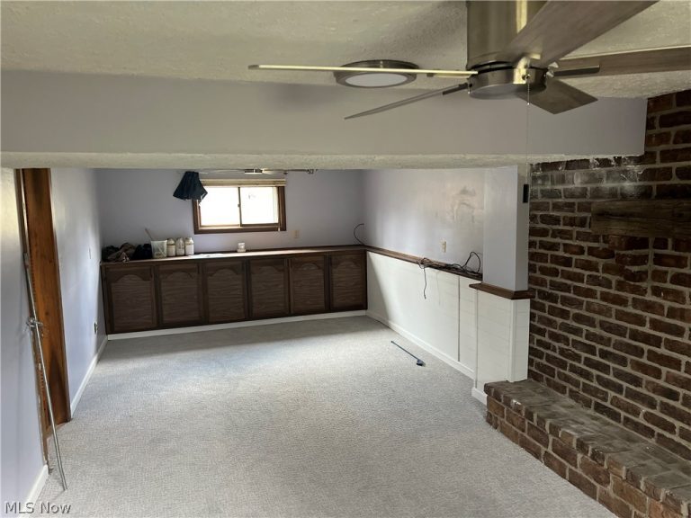 2496 Vollmer Avenue, Youngstown, OH - Photo 3