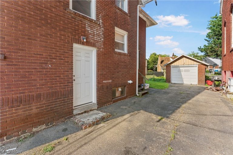 2409 Gilbert Avenue, Canton, OH - Photo 4