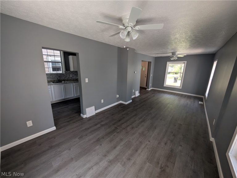 807 Woodland Avenue, Elyria, OH - Photo 5