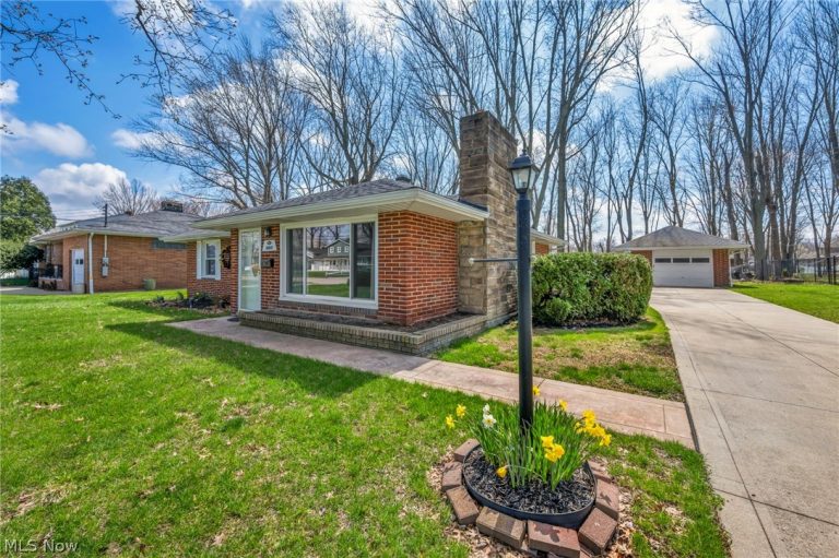 38592 Courtland Drive, Willoughby, OH - Photo 3