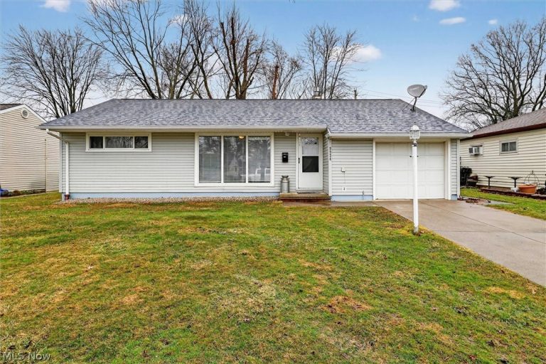 9924 Manorford Drive, Parma Heights, OH - Photo 3
