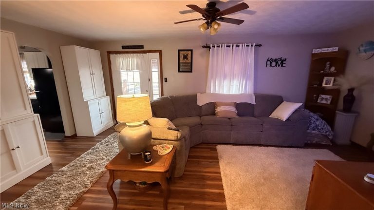 3800 Hanlin Way, Weirton, WV - Photo 4