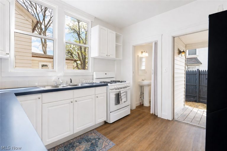 558 Nash Street, Akron, OH - Photo 4