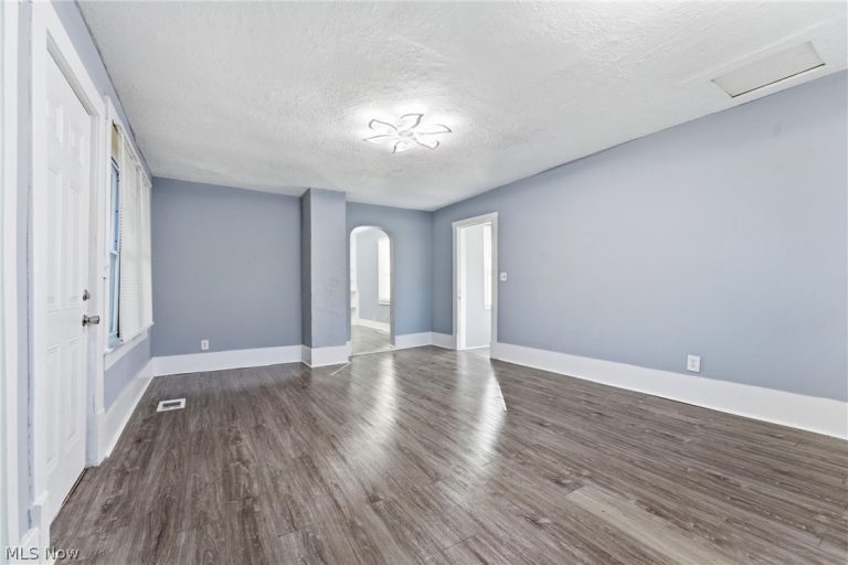 912 Essig Court, Canton, OH - Photo 6