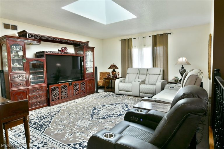 525 Sycamore Trail, Cortland, OH - Photo 5