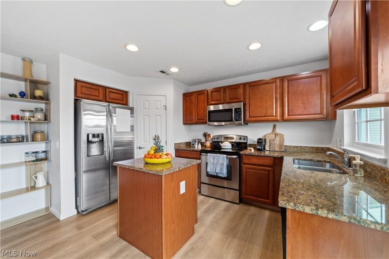 6120 Greenview Trail, North Ridgeville, OH - Photo 8