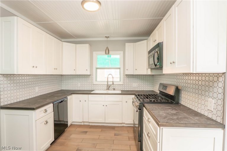 315 Korman Avenue, Massillon, OH - Photo 8