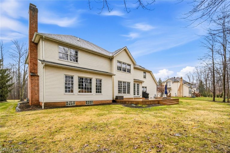 7370 Stockwood Drive, Solon, OH - Photo 8