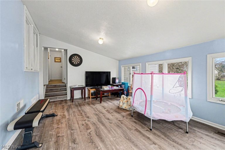 7714 Hopkins Road, Mentor, OH - Photo 5