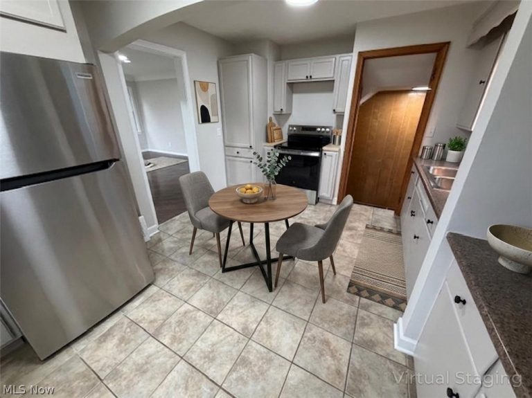 11005 Brunswick Avenue, Garfield Heights, OH - Photo 3