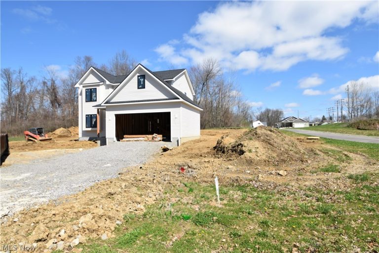 211 Ashwood Landing, Hubbard, OH - Photo 2
