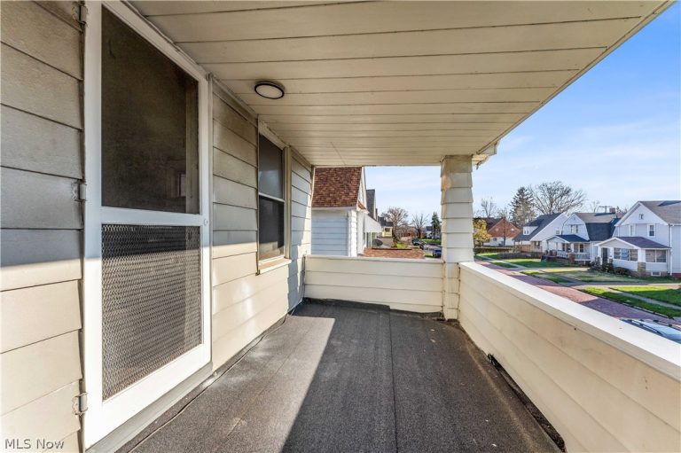 1221 168th Street #UP, Cleveland, OH - Photo 4