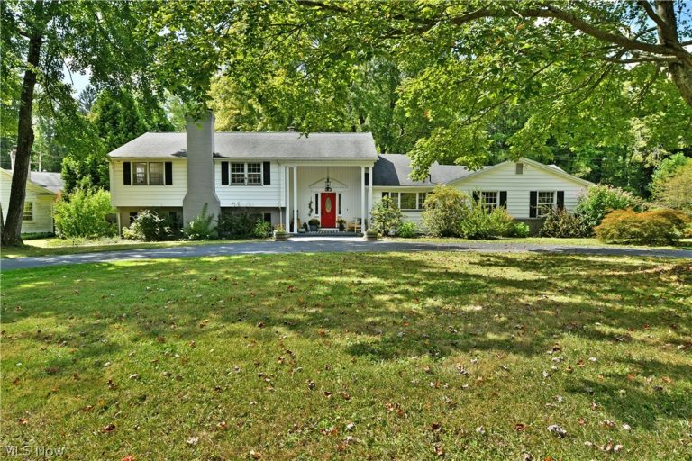 4810 Logan Way, Hubbard, OH - Photo 3