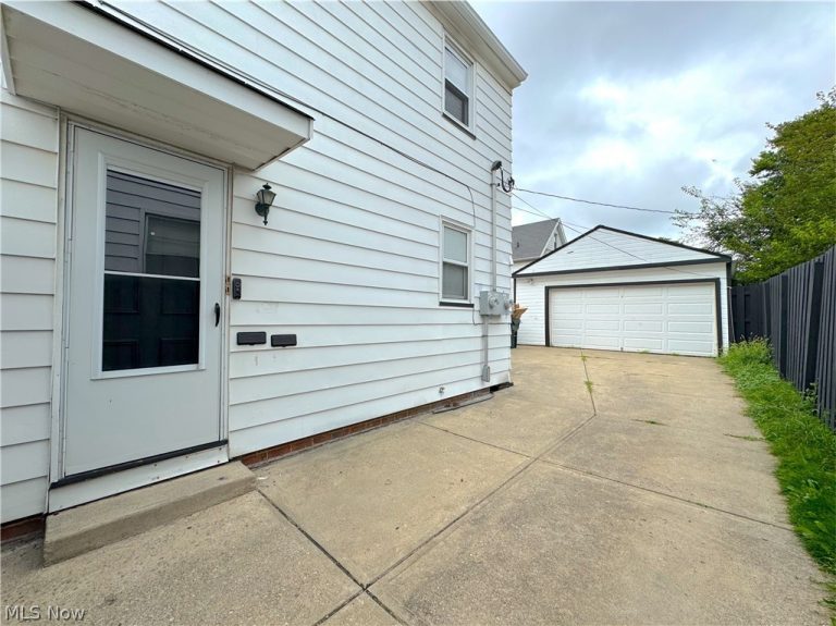 9309 Garfield Boulevard, Garfield Heights, OH - Photo 4