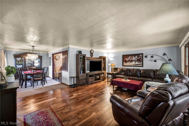 7504 Skylark Drive, Parma, OH - Photo 3